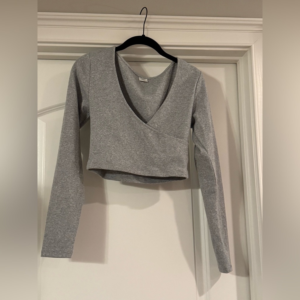 Aritzia - Sunday Best - Gray Long Sleeve Crop Top